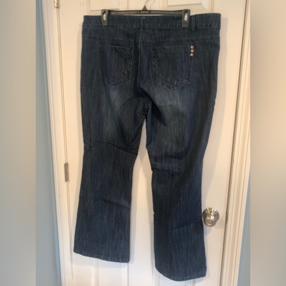 Kardasian Kollection, The Khloe jeans, size 20 - Picture 2 of 9